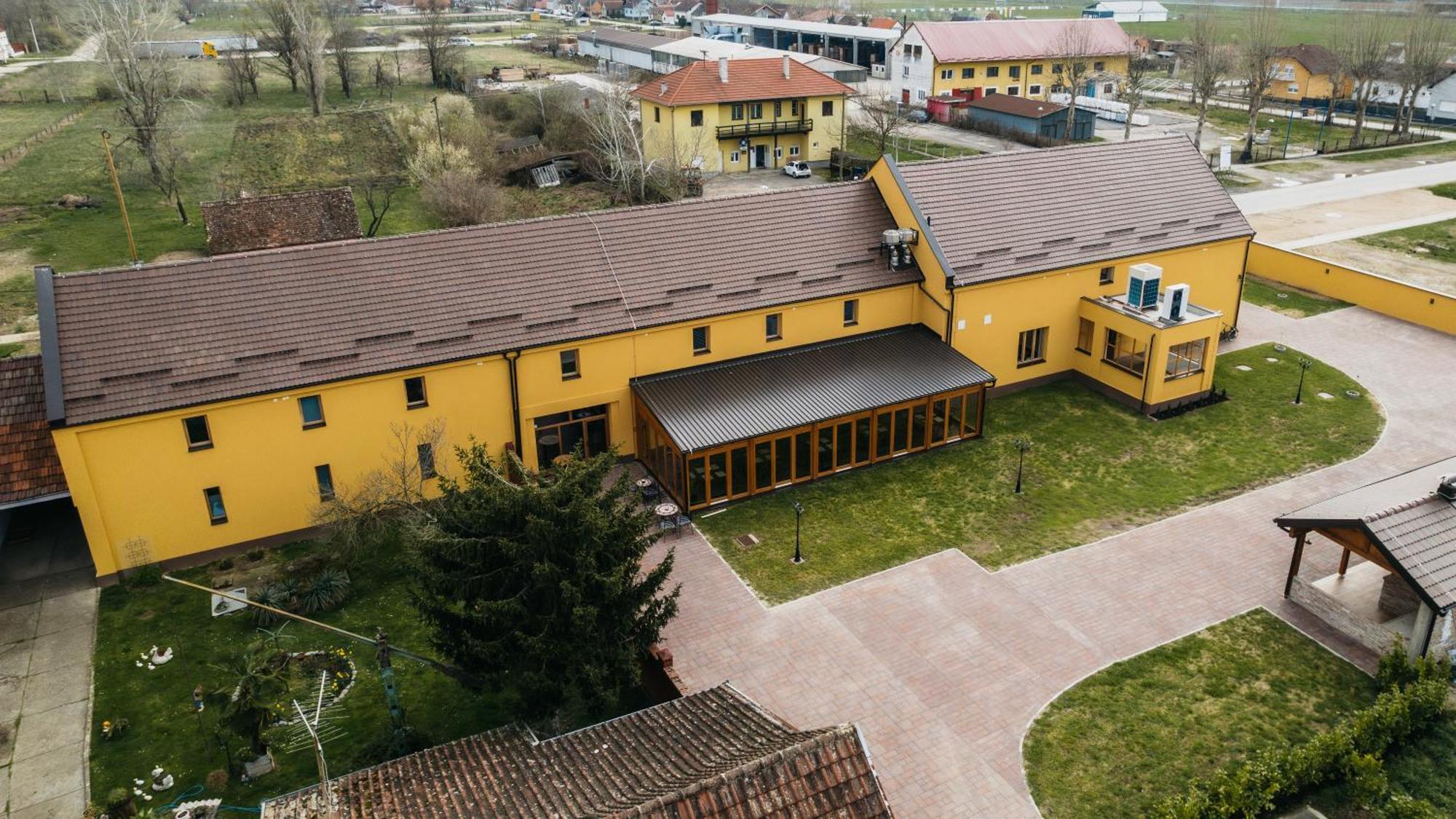 Pansion Mihica Dvori Hotel Babina Greda Exterior foto