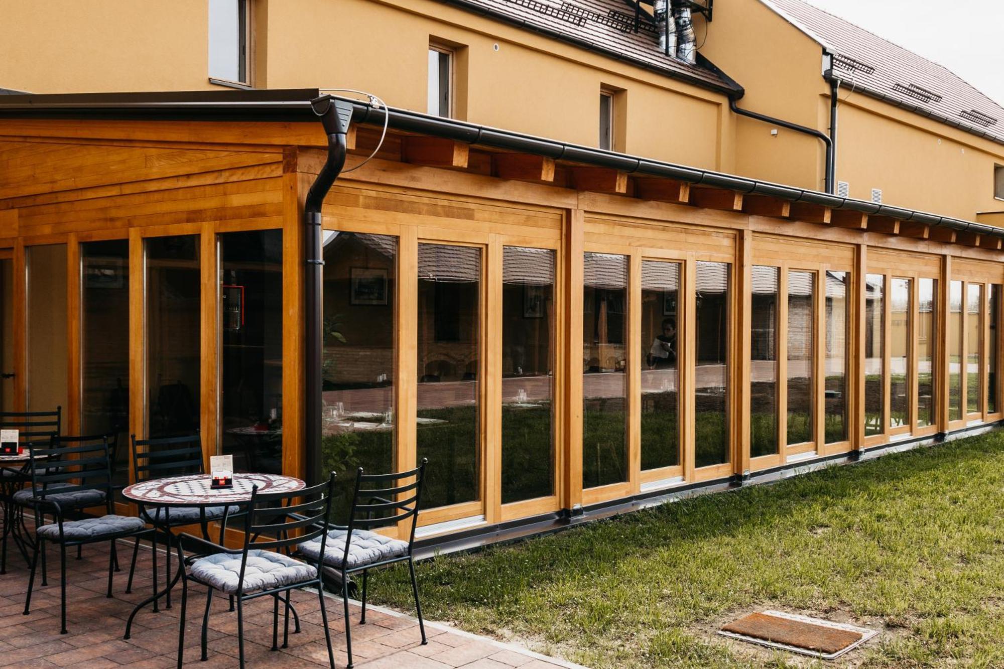 Pansion Mihica Dvori Hotel Babina Greda Exterior foto