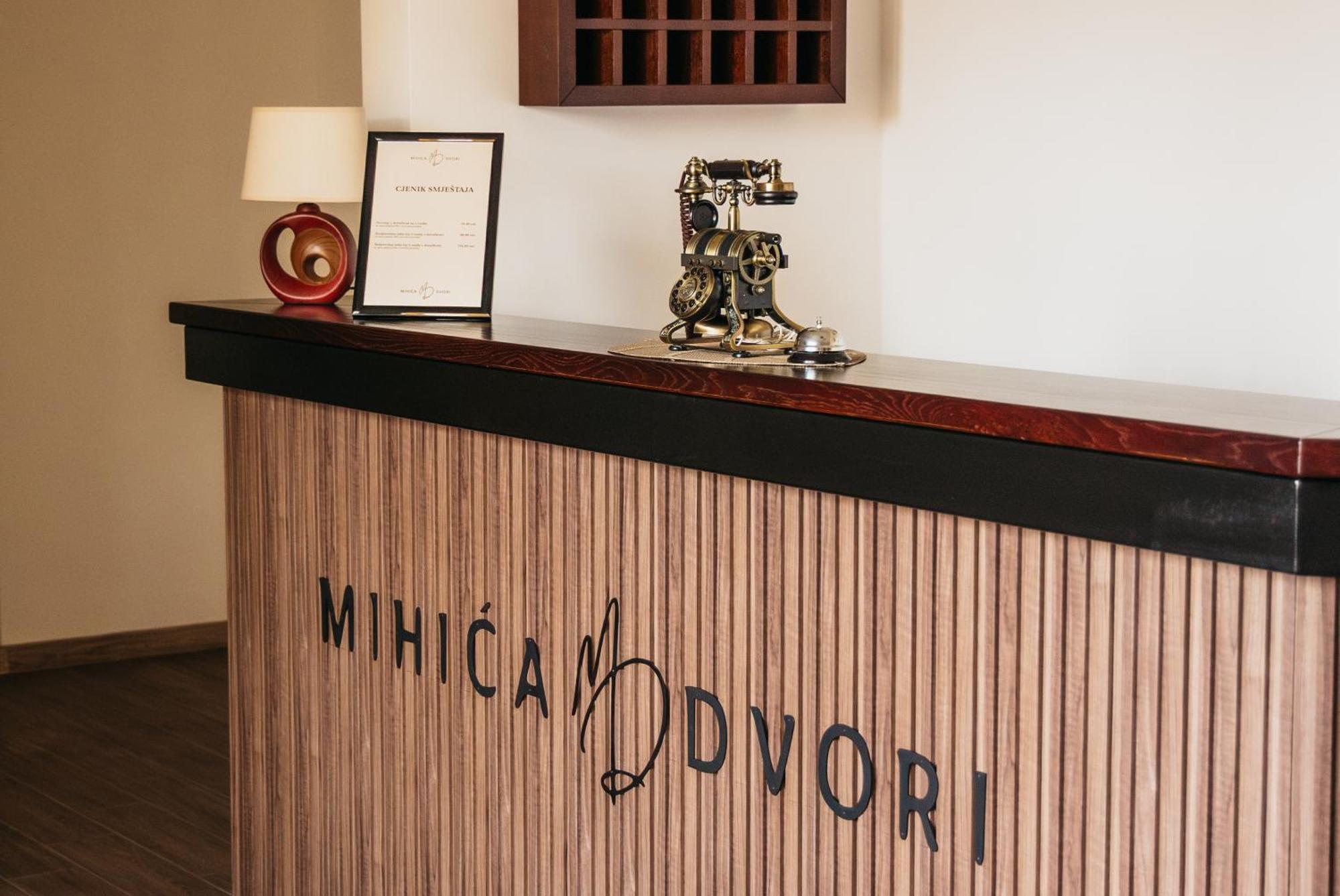 Pansion Mihica Dvori Hotel Babina Greda Exterior foto