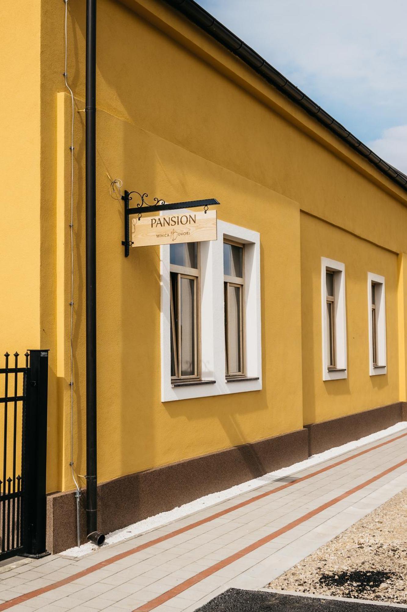 Pansion Mihica Dvori Hotel Babina Greda Exterior foto